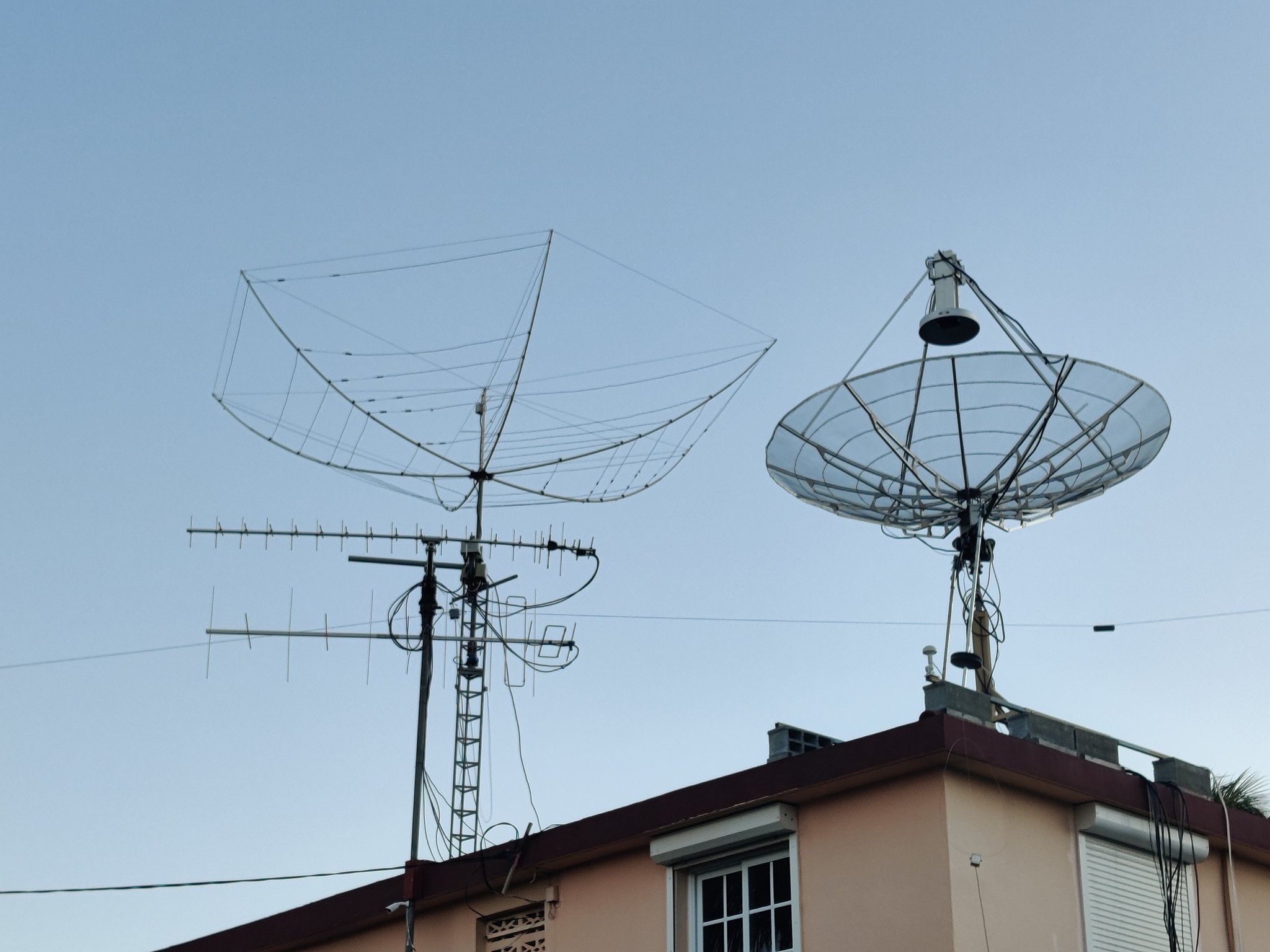 Satellite station